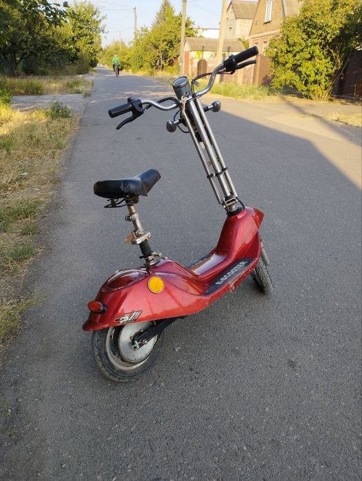 Электро самокат скутер мопед
Скорость до 30 км/ч.
Мотор 250 W.
Колёса