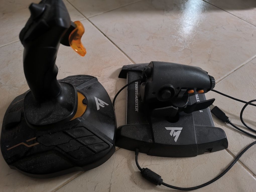 Joystick simulador de aviação Thustmaster
