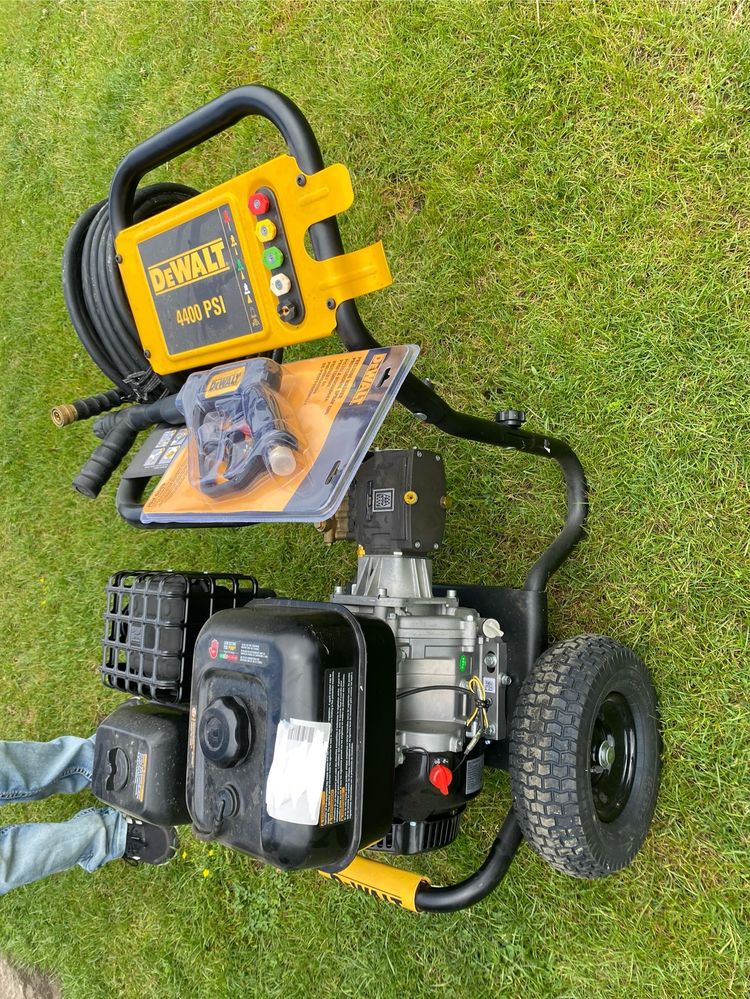Myjka ciśnieniowa DEWALT 4400psi 303 bary