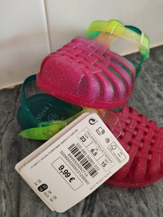 Sandálias Coloridas Novas da Sfera