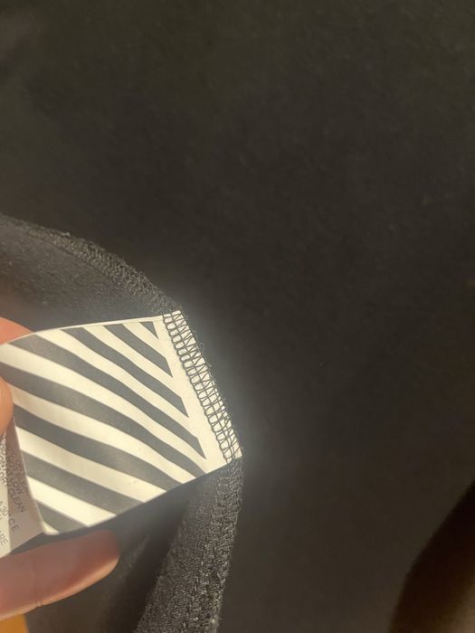 Vendo Tshirt Off White reflective como nova