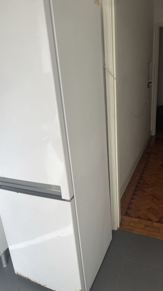 Frigorífico Combinado HOTPOINT-ARISTON 338L