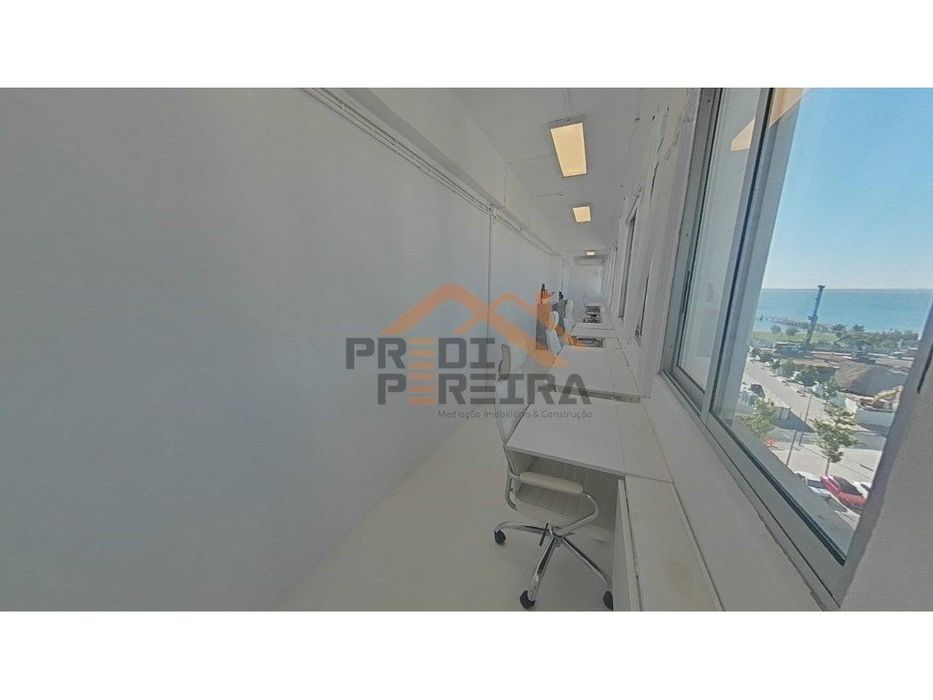Workbenches em sala com vista Rio