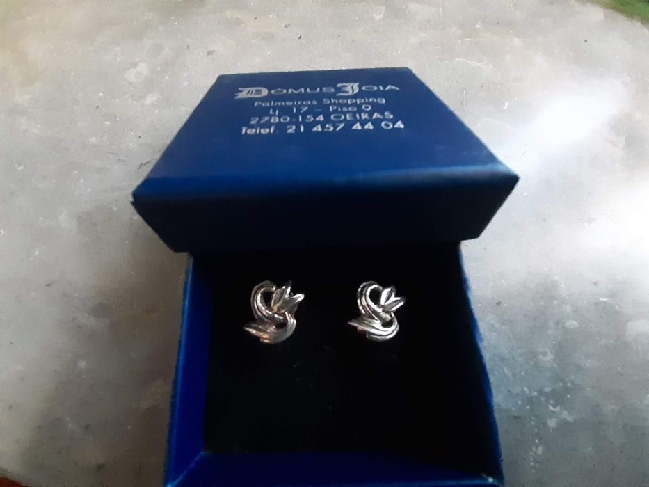 Brincos em prata contrastada, Novos