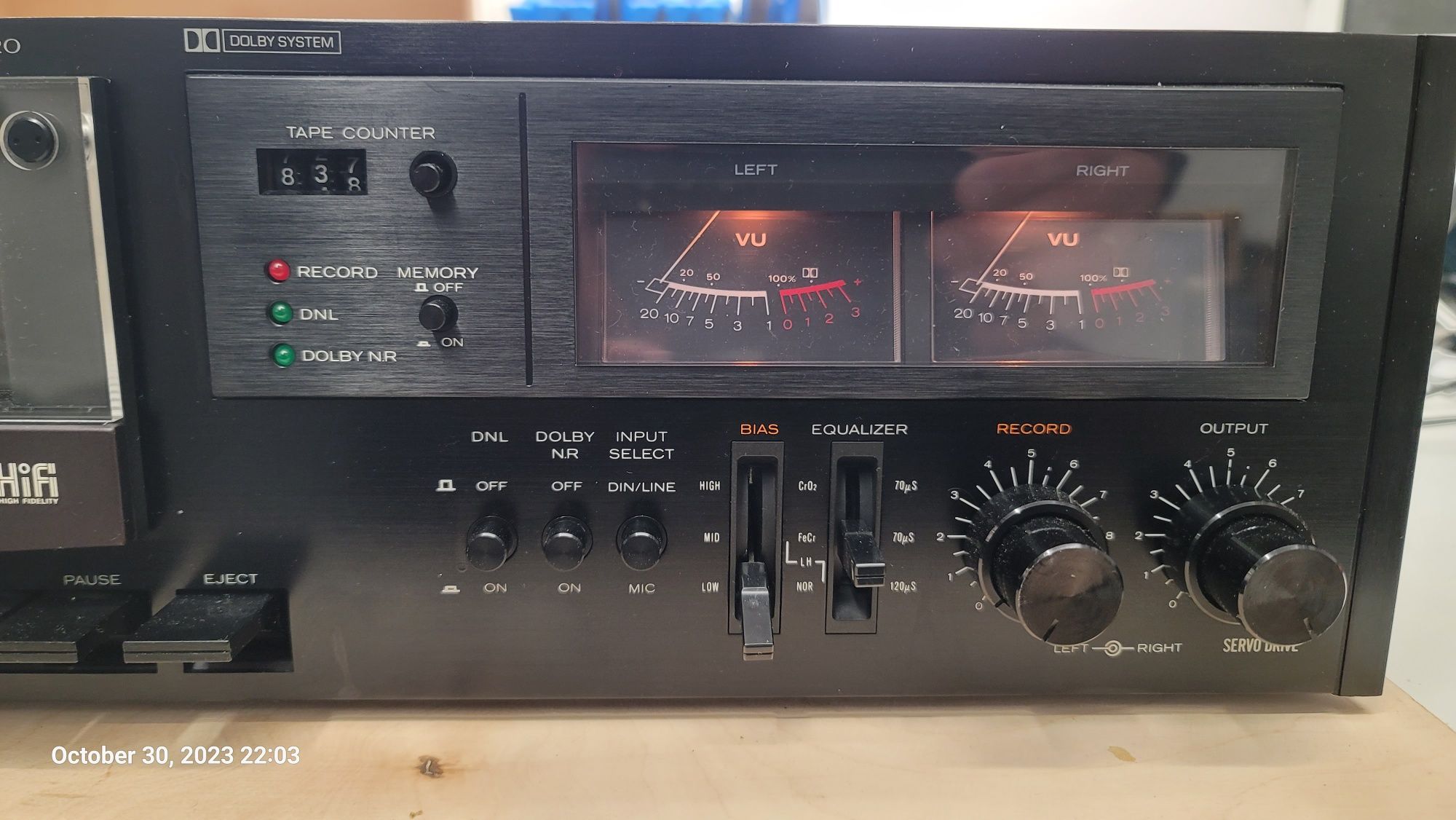 Hitachi stereo tape deck d-720