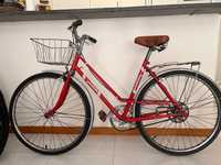Bicicleta Juventos com certa 50 anos