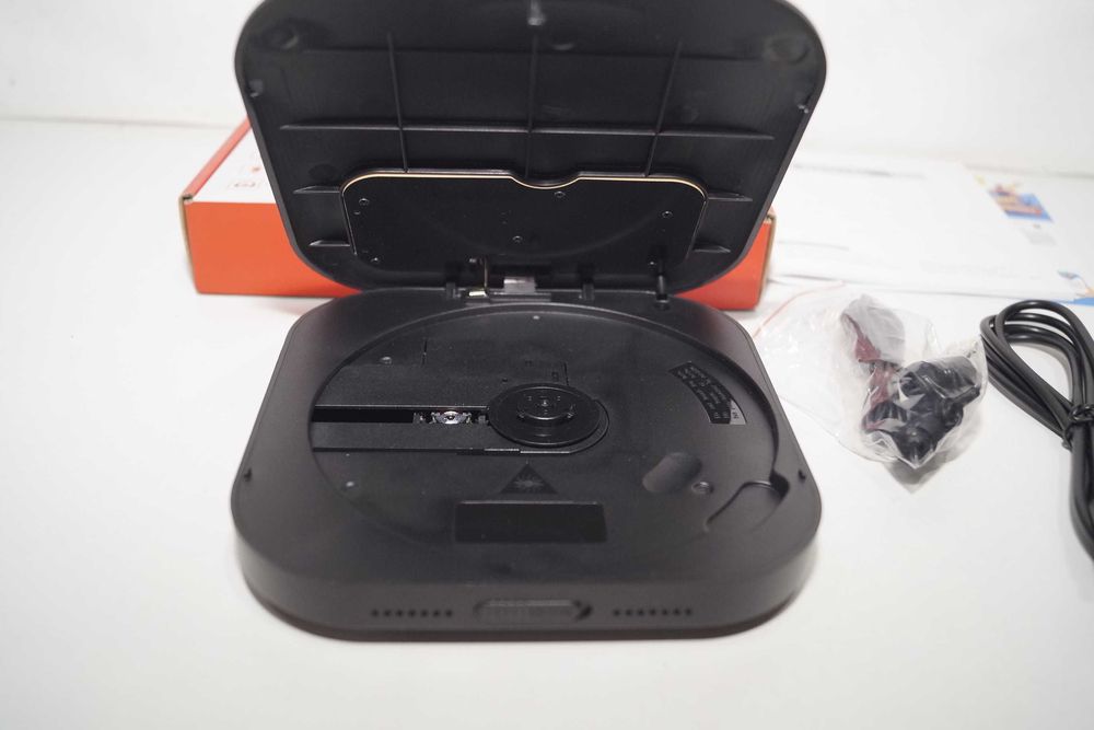 1548 Discman CD522B Odtwarzacz CD Aux FM Bluetooth TF z głośnikami LCD