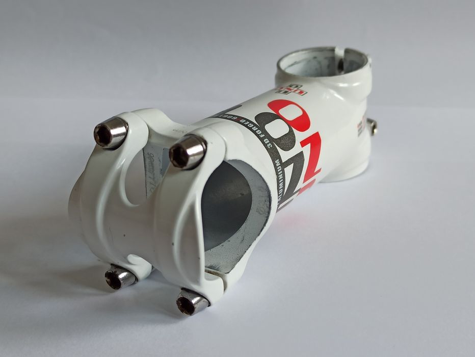 Mostek Uno Grade 2 wspornik kierownicy roweru MTB 31,8 / 28,6 90 mm