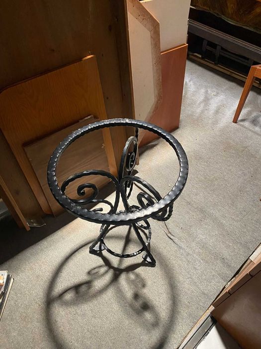 Mesa em ferro c/ tampo de granito vermelho