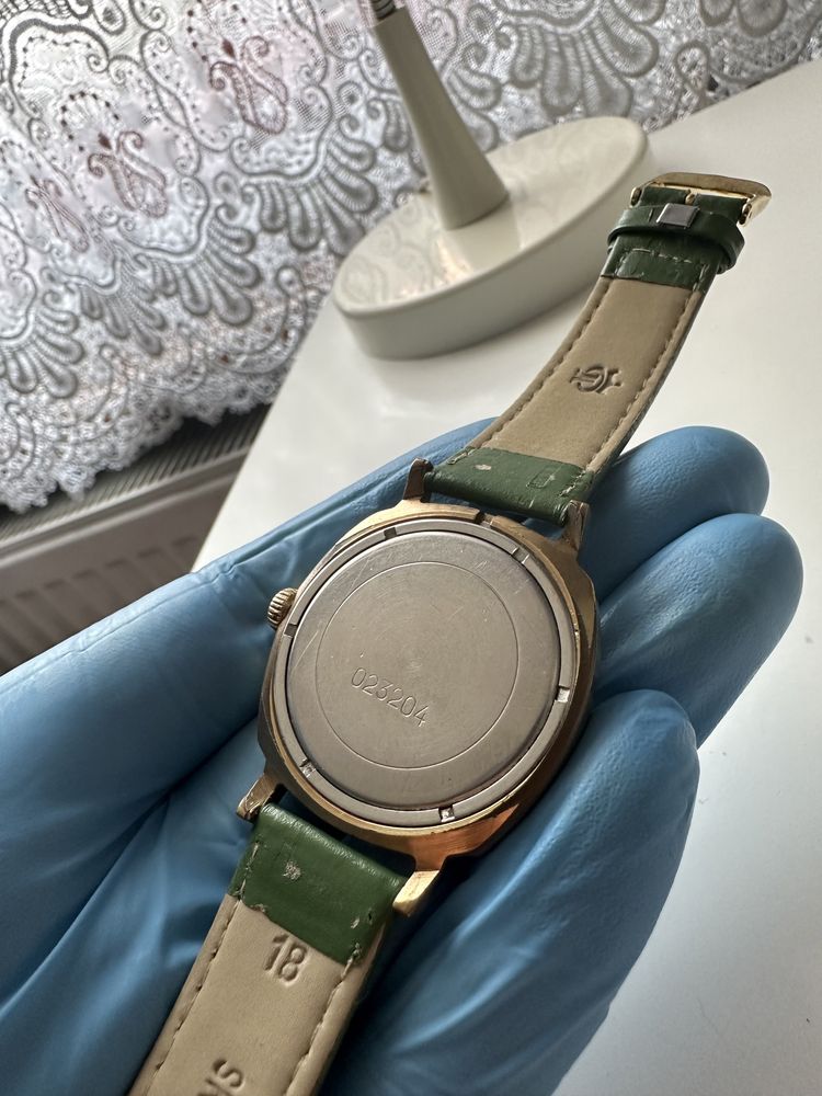 Zegarek slava  radziecki POZŁACANY nakręcany ZSRR 39 mm bez koronki