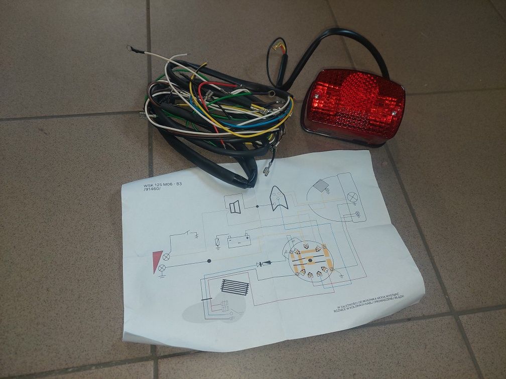 Nowy zestaw lampa+instalacja elektryczna wiązka wsk125 m06b3