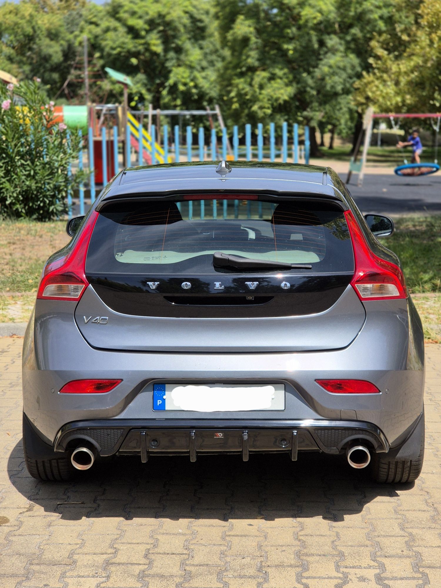 Volvo V40 2.0 R-Design