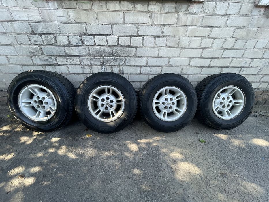 Комплект резины с дисками 235/75/r15 или по отдельности