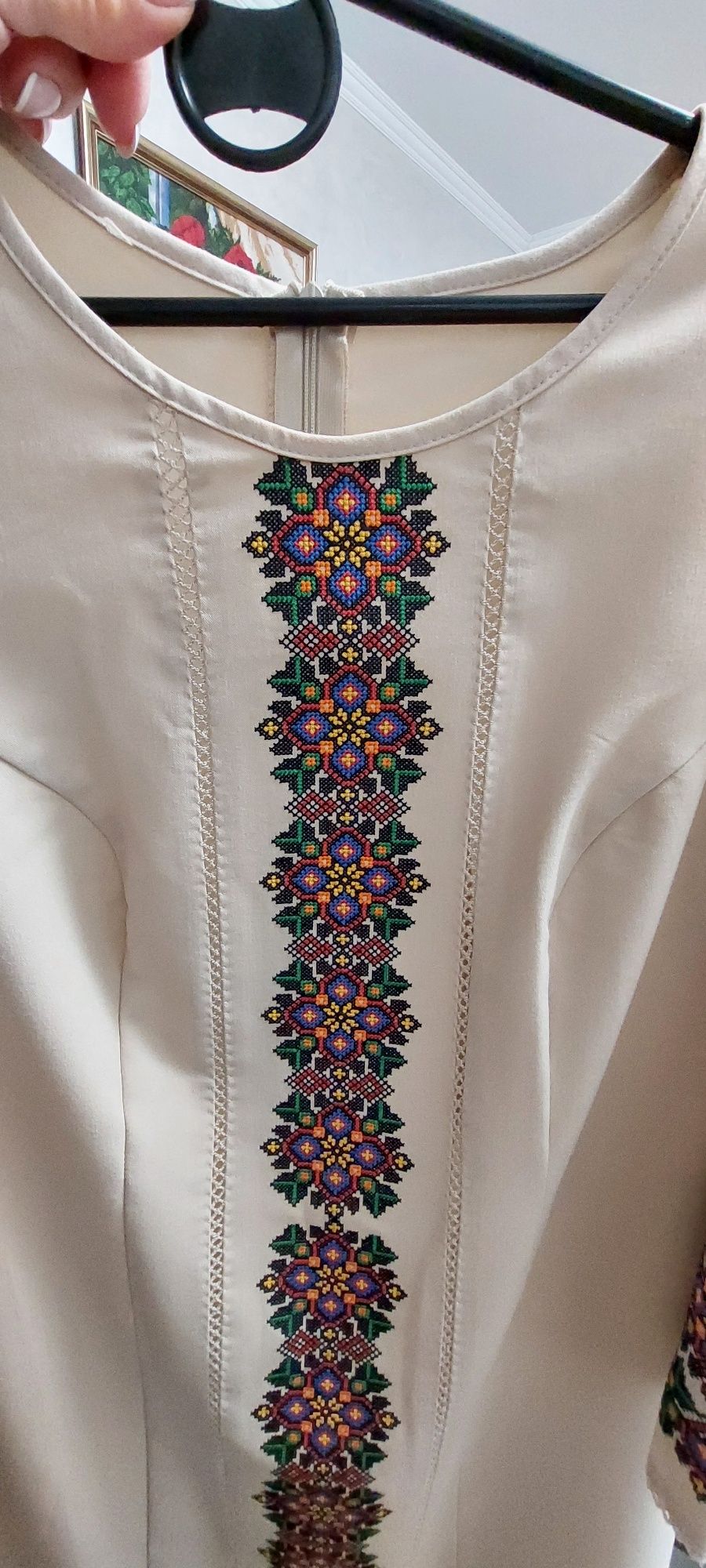 Продам вишите плаття,  виробник "Скиба"