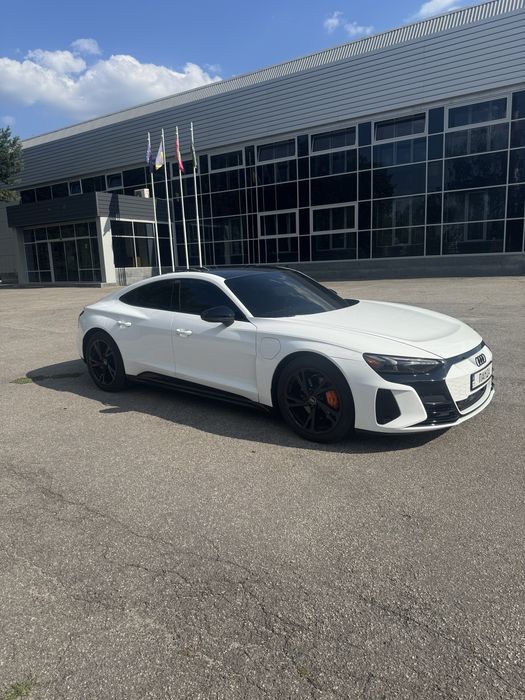 Audi e-tron GT авто в ідеалі пробіг 2600км