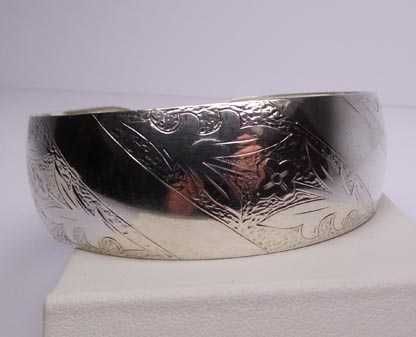 Srebrna bransoletka grawerowane koło obwód wewnętrzny ok. 20 cm.