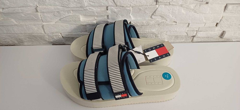 Klapki TOMMY HILFIGER roz.45 wkł.29 cm.