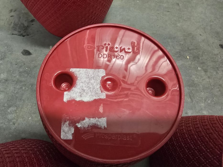 Zestaw doniczki i konewka 1,8l czerwone osłonki na kwiaty