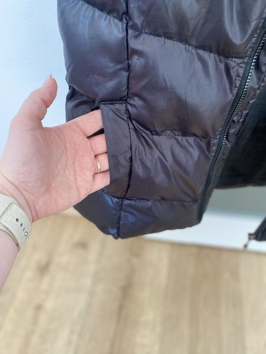 Czarny bezrękawnik damski – pikowany