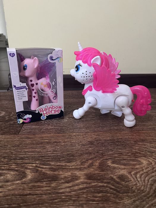 Іграшки єдинорогів інтерактивні.