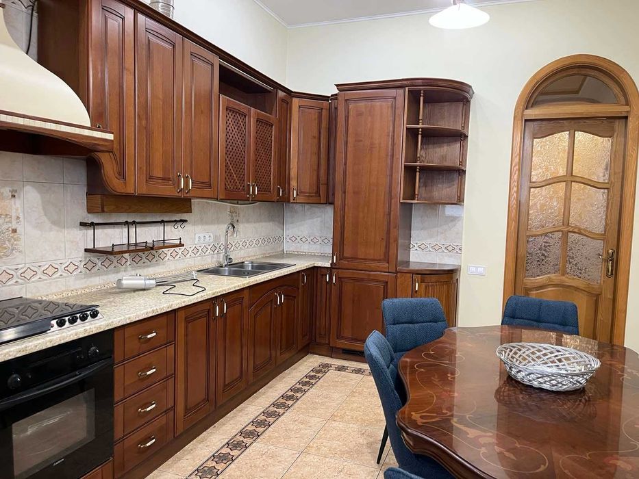 Здається 3-к.кв в центрі столиці - на вул.Омеляновича-Павленка,14/12