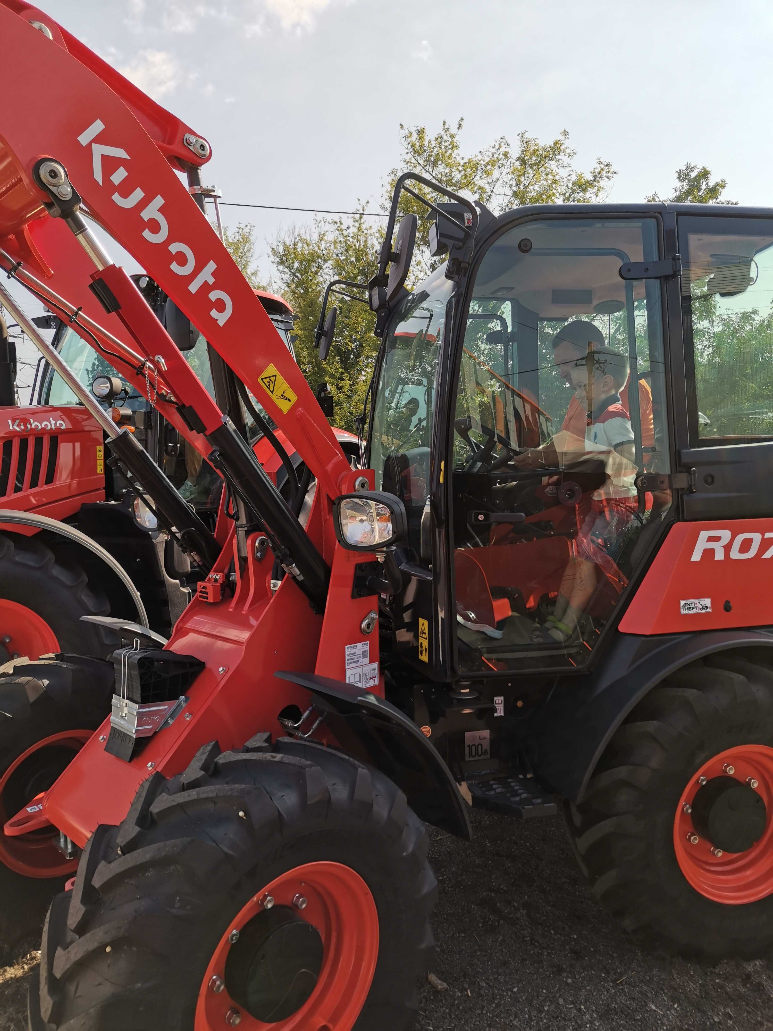 Фронтальний навантажувач KUBOTA R070