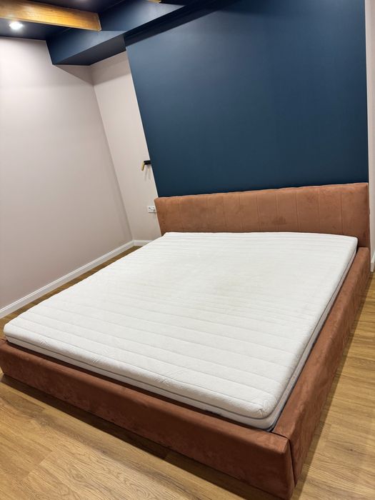 Lozko z materacem 200x200