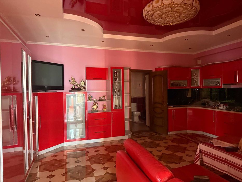 Продається 5-поверховий офісний центр з ремонтом у Вінниці