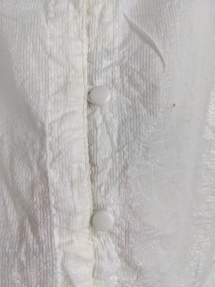 Красива біла  блузка
