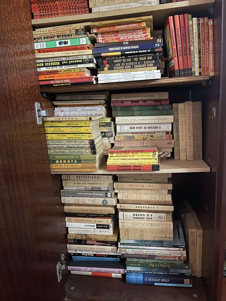 Varias coleções de livros antigos