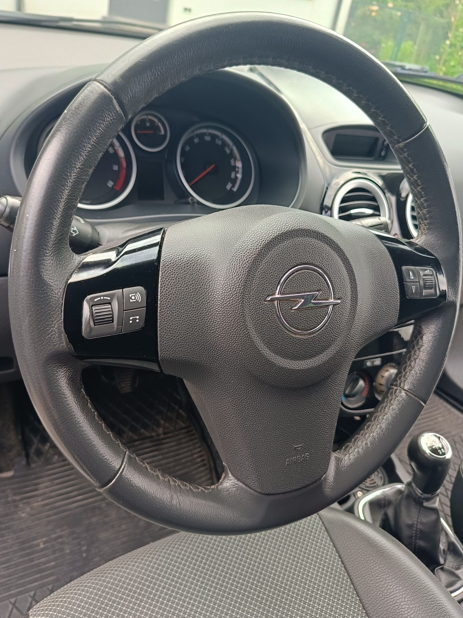 Opel corsa D 2009  ,poj 1,2 ,bogate wyposażenie