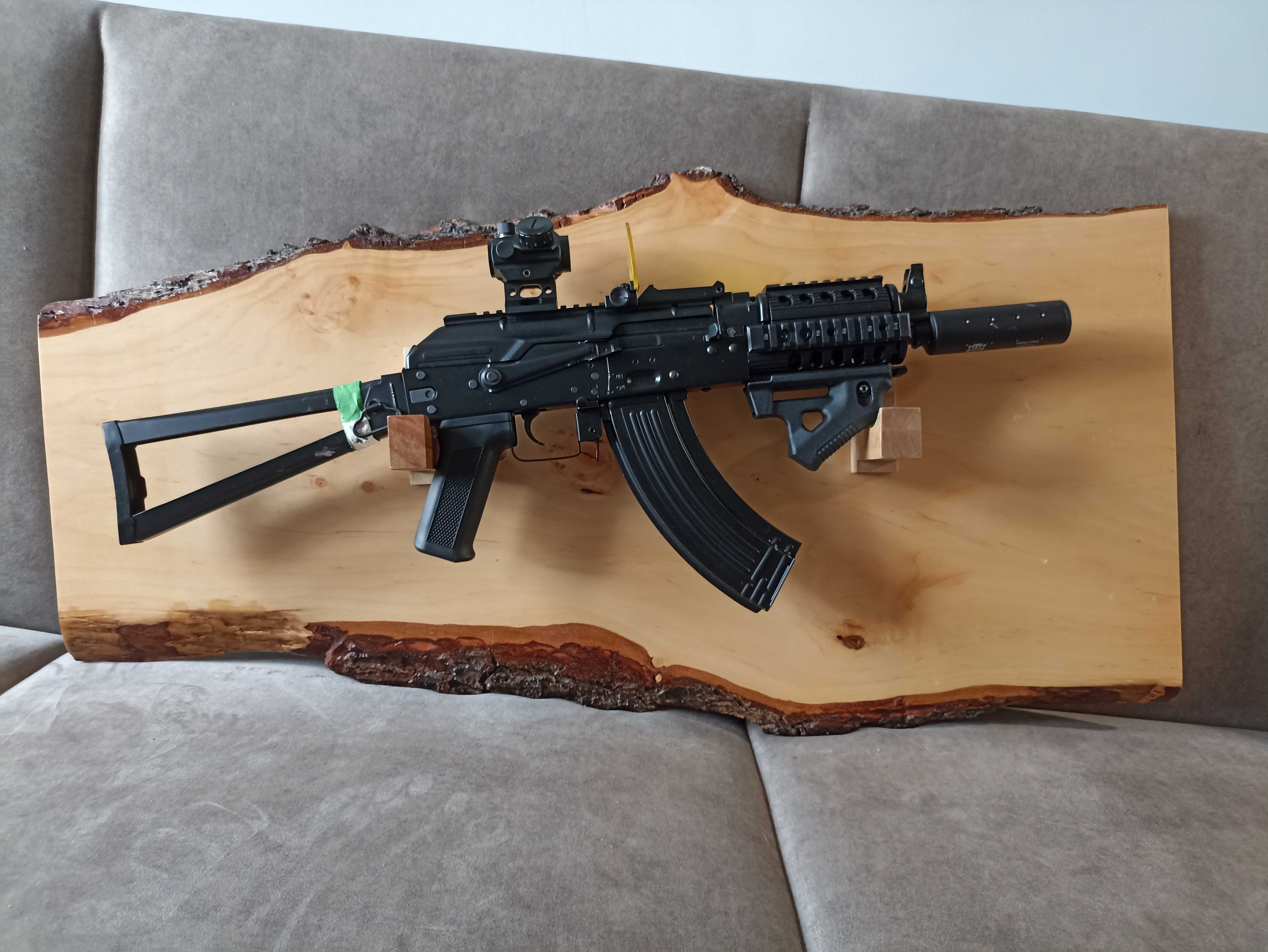 Stojak wieszak na replikę karabinku M4/AK