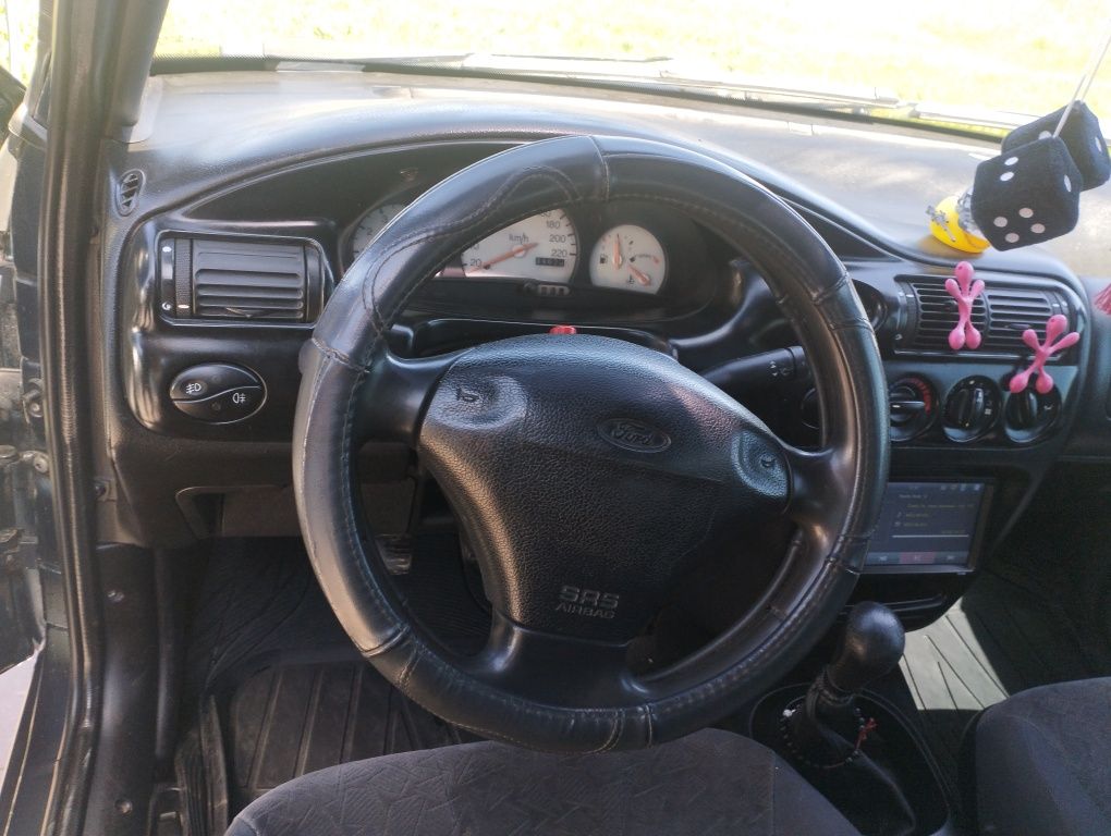 Продається надійний автомобіль Форд ескорд