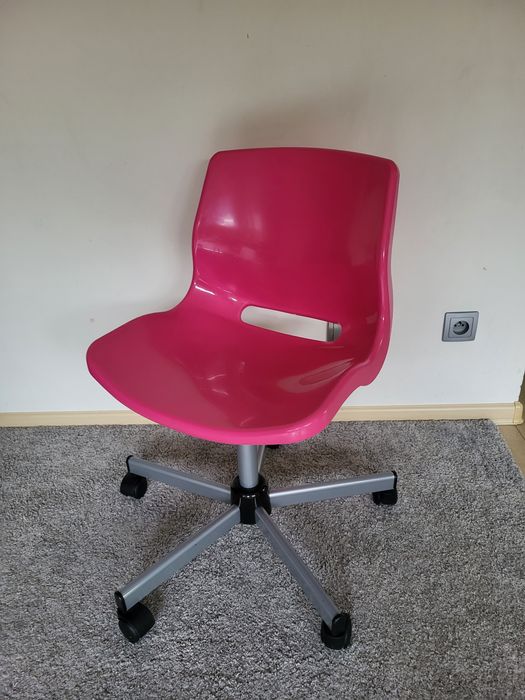 Fotel krzeslo biurowe Ikea snille różowe obrotowe