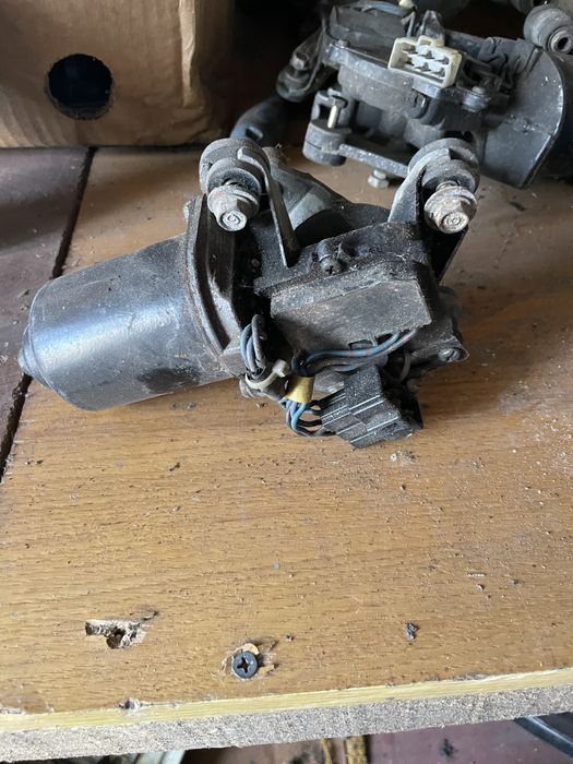 Продам моторчик стеклоочистителя дворников Мазда Хонда Киа