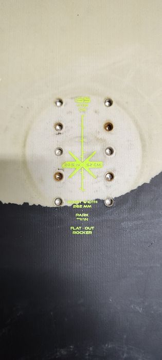 Deska snowboardowa Nitro Cheap Thrills 155 cm