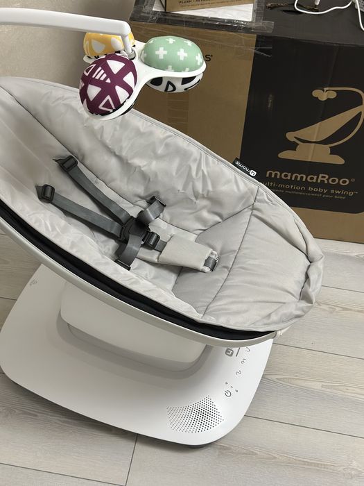 Крісло-гойдалка 4moms mamaRoo 5.0 Grey Classic