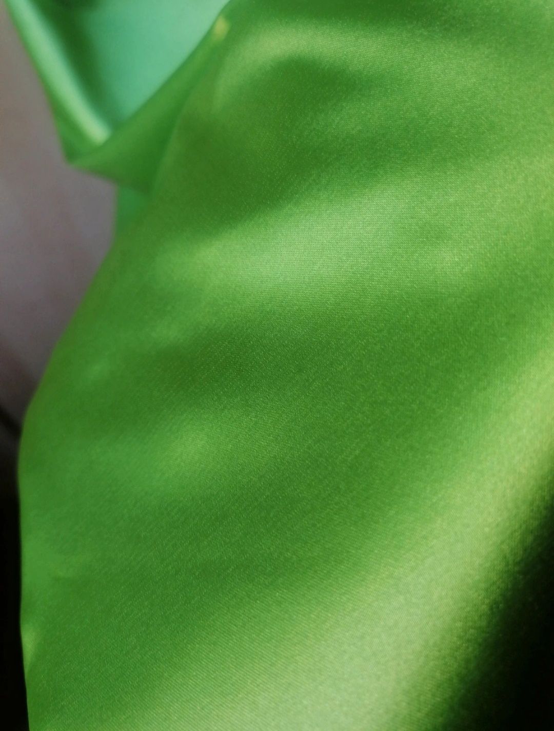Vestido verde acetinado