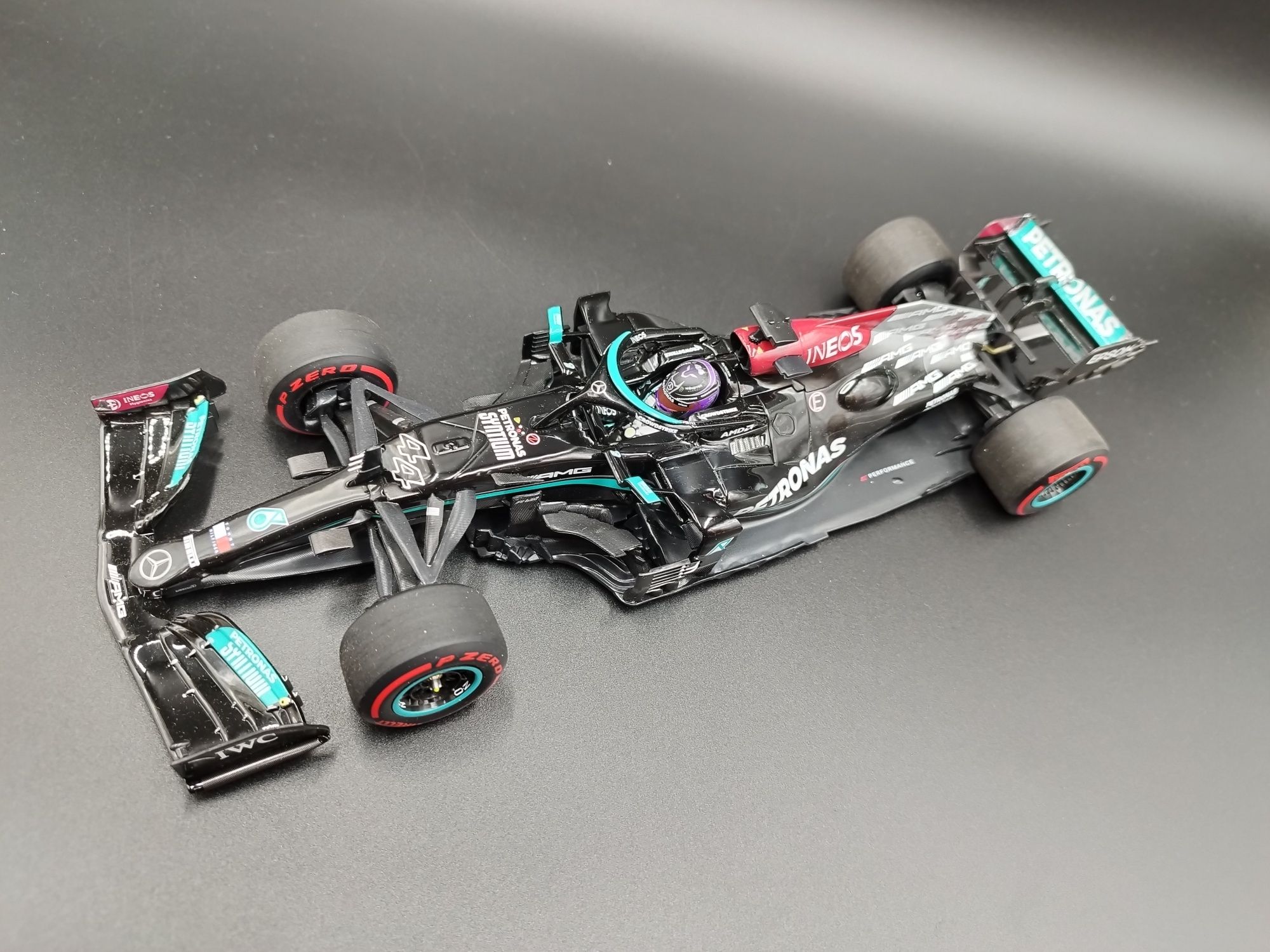 1:18 Minichamps Mercedes-AMG W12 Petronas F1 Team L.Hamilton GP