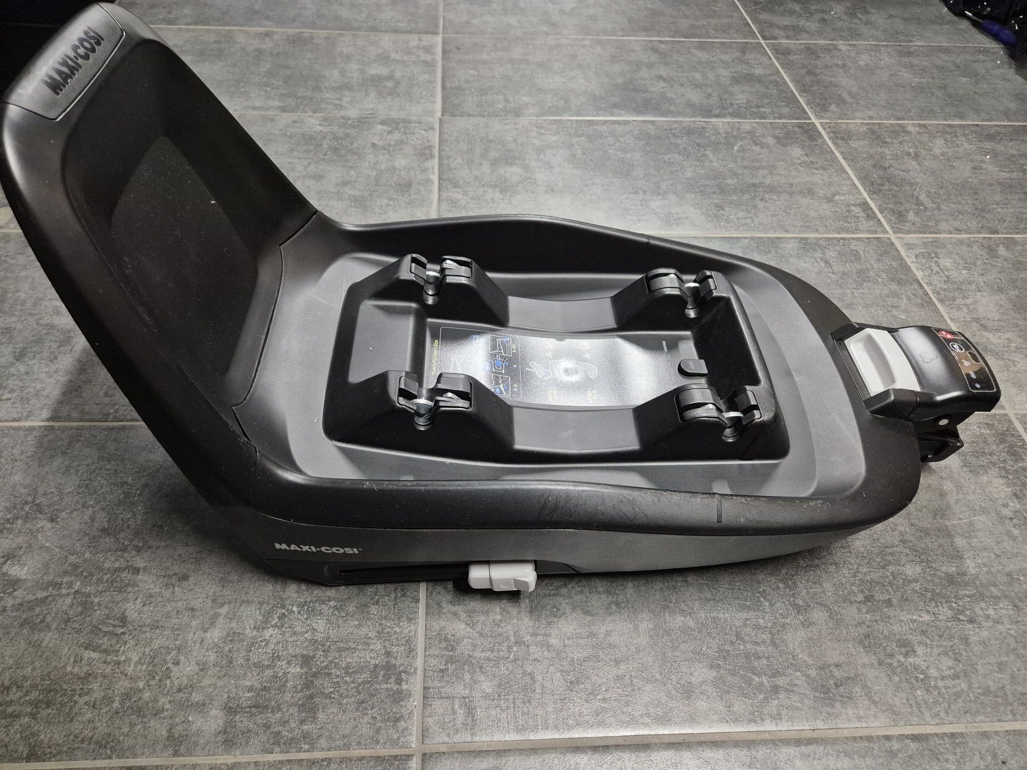 Fotelik samochodowy Maxi Cosi Pebble Pro i-Size z bazą FamilyFix One