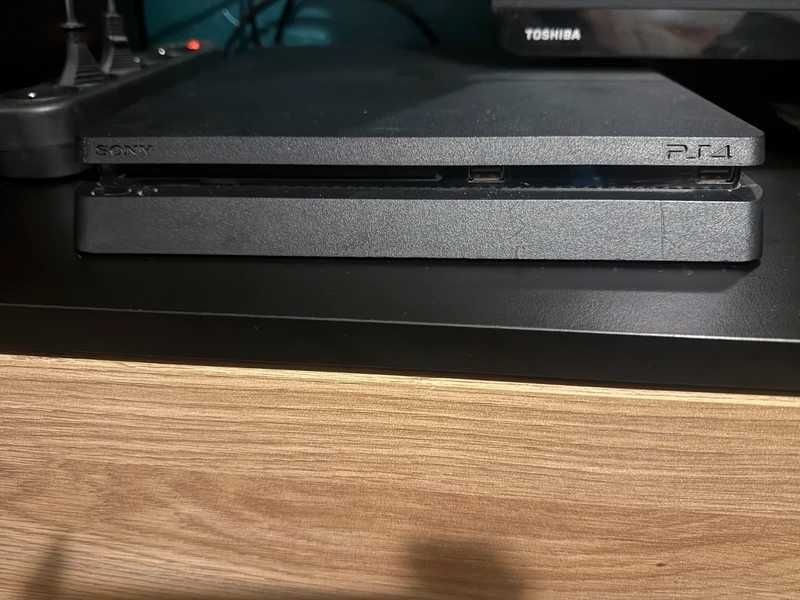konsola playstation4  CUH-2216A