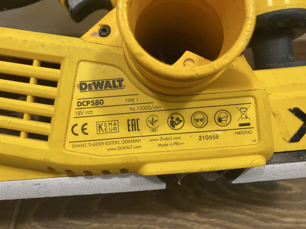 Рубанок DeWalt DCP580