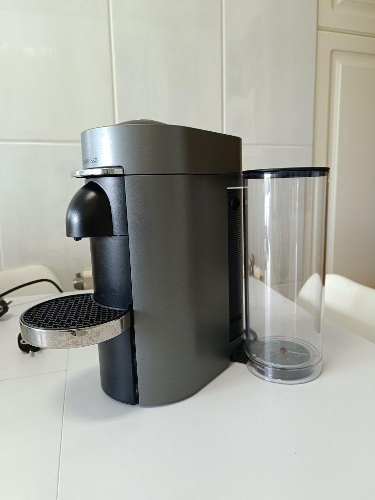 Máquina café Nespresso vertuo