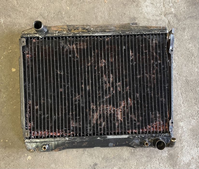 Chłodnica Mercedes SL R107