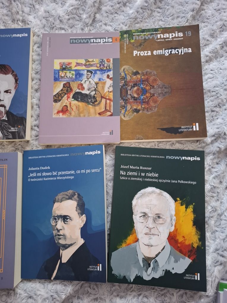 Książki nowy napis