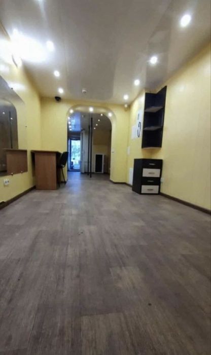 Продається комерційне приміщення в центрі міста