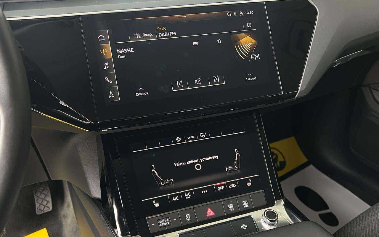 Audi e-tron 2021 року