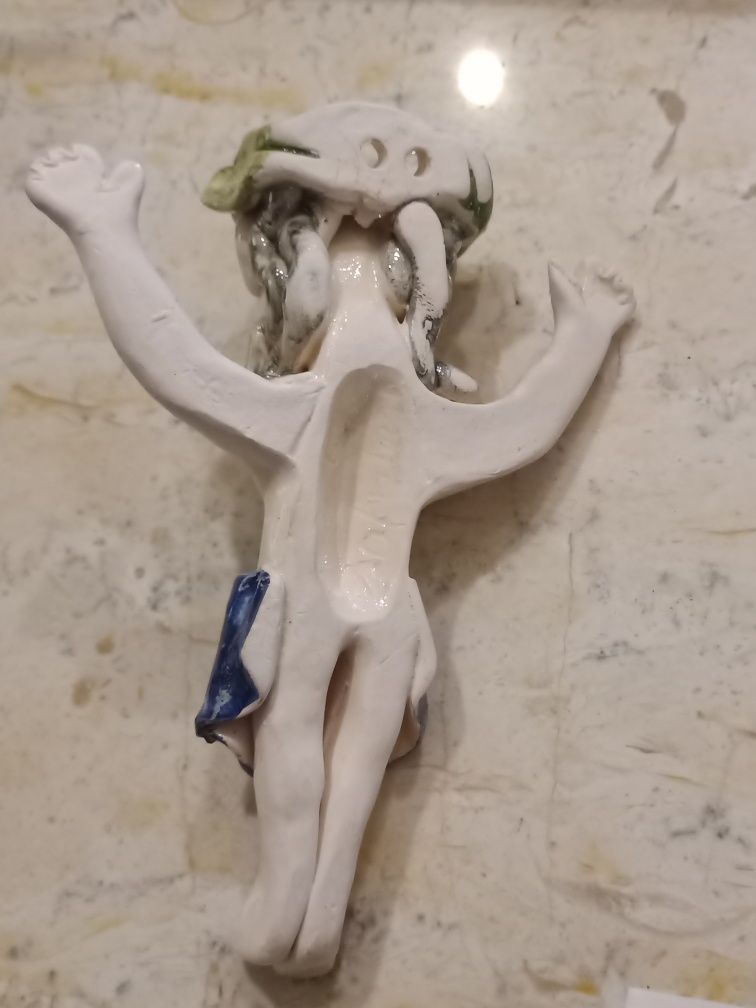Cristo da ceramista Conceição Sapateiro figurado de Barcelos
