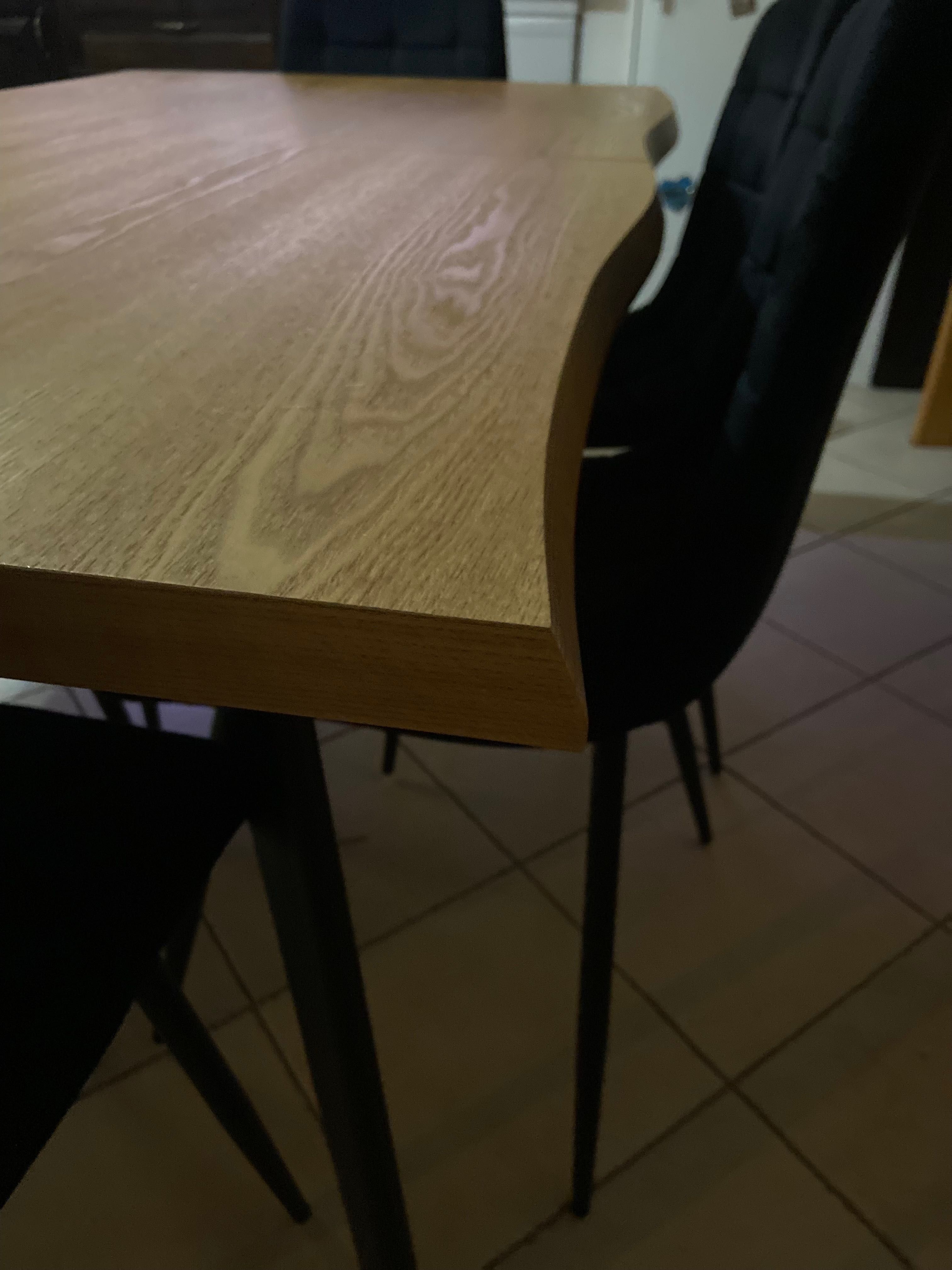 Komplet 6 krzeseł i rozkładany stół