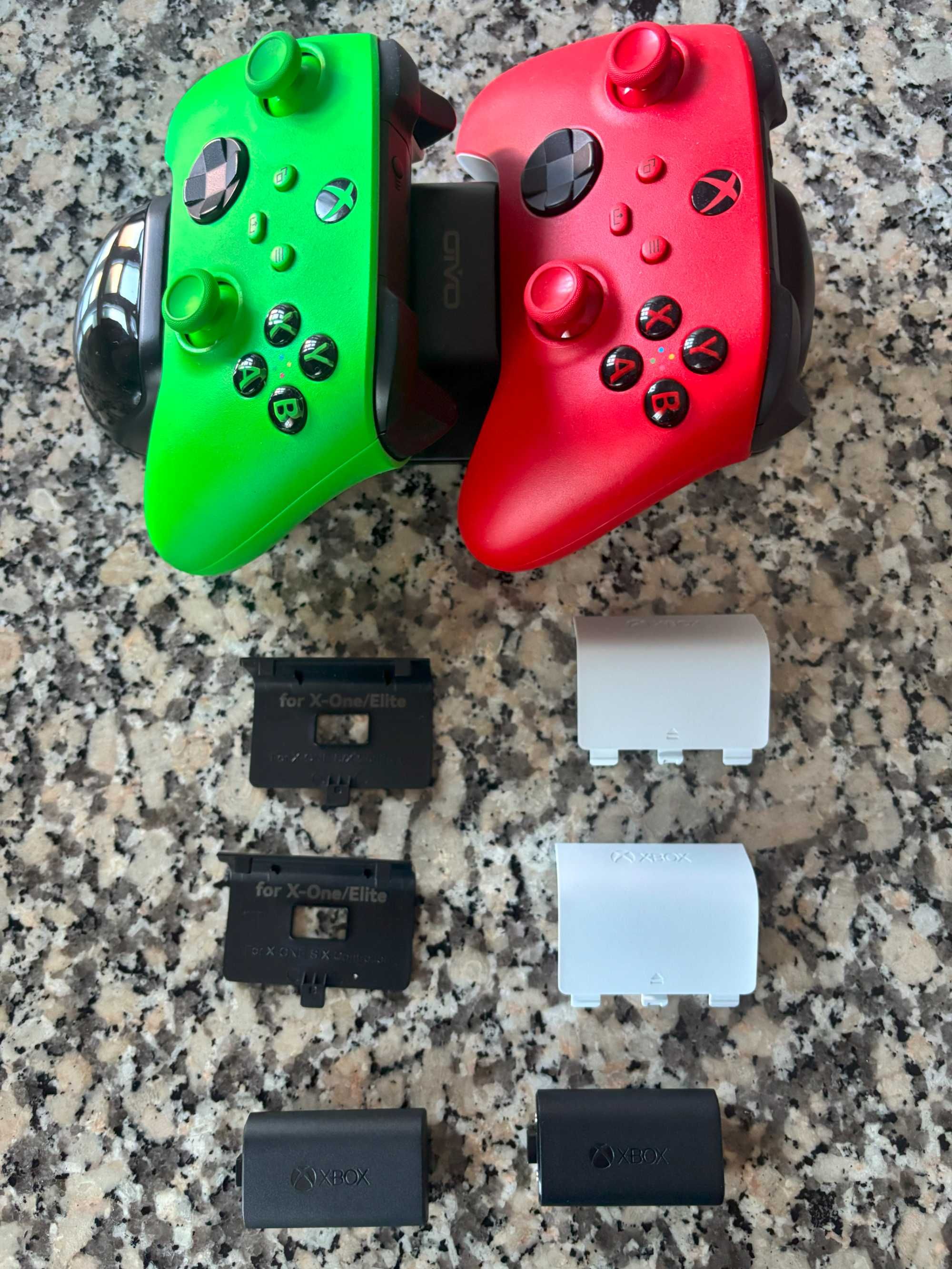 Pack 2 Comandos Xbox Series + Base de Carregamento + Acessórios